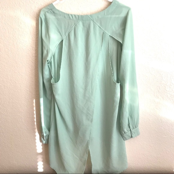 Very J High-Low Blouse with Front Pocket. - Picture 2 of 5